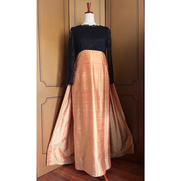 Vintage cocktail dress in black lace and gold silk, size M - Picture 1 of 9